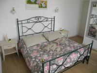 A bed or beds in a room at B&B Mimosa e Lillà
