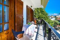 A balcony or terrace at Tasia's Holiday House