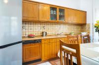 A kitchen or kitchenette at Tasia's Holiday House