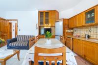A kitchen or kitchenette at Tasia's Holiday House