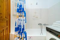 A bathroom at Tasia's Holiday House
