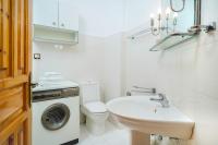 A bathroom at Tasia's Holiday House