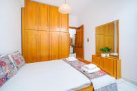 A bed or beds in a room at Tasia's Holiday House
