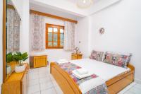 A bed or beds in a room at Tasia's Holiday House