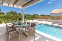 Bazén v ubytovaní Zante Prime Heated Pool Villas alebo v jeho blízkosti