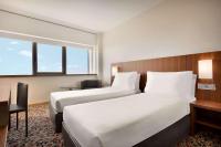 Ramada by Wyndham Lisbonにあるベッド