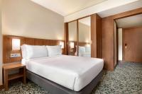 Ramada by Wyndham Lisbonにあるベッド