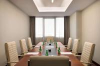 Ramada by Wyndham Lisbonにあるビジネスエリアまたは会議室