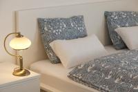 Łóżko lub łóżka w pokoju w obiekcie Apartments Villa Whitehouse