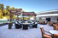 Staybridge Suites Albany Wolf Rd-Colonie Center by IHGにあるレストランまたは飲食店