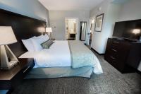 Staybridge Suites Albany Wolf Rd-Colonie Center by IHGにあるベッド
