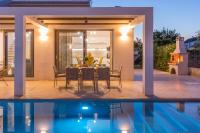Bazén v ubytovaní Zante Prime Heated Pool Villas alebo v jeho blízkosti
