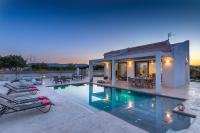 Bazén v ubytovaní Zante Prime Heated Pool Villas alebo v jeho blízkosti