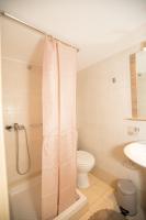 Kúpeľňa v ubytovaní Kamaraki-Apartments