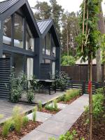 Ogród w obiekcie Forest House Pobierowo