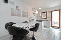 Kuchyňa alebo kuchynka v ubytovaní Murter Pod Raduč apartman