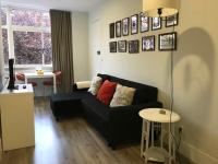 Posezení v ubytování Romantic 1 Bedroom Apartment at Roma Avenue - 1C