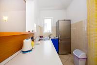 Kuchyň nebo kuchyňský kout v ubytování Apartmani Srzic