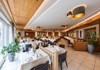 Restauracja lub miejsce do jedzenia w obiekcie Hotel Königgut