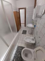 A bathroom at casa fronte mare