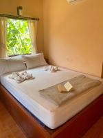 Postel nebo postele na pokoji v ubytování Rainbow Bungalow Haadrin Koh Phangan