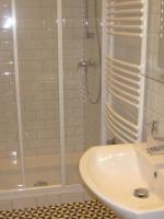 Łazienka w obiekcie Schieszl Apartments Zamárdi 3