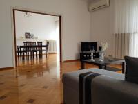 Televízia a/alebo spoločenská miestnosť v ubytovaní Harmony Apartment Kavala
