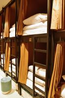 Ein Bett oder Betten in einem Zimmer der Unterkunft Durty Nelly&#39;s Inn