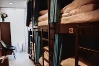 Ein Bett oder Betten in einem Zimmer der Unterkunft Durty Nelly&#39;s Inn