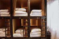Ein Bett oder Betten in einem Zimmer der Unterkunft Durty Nelly&#39;s Inn