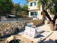 The building in which the holiday home is located
