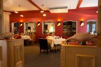 Ein Restaurant oder anderes Speiselokal in der Unterkunft AKZENT Hotel Berg's Alte Bauernschänke- Wellness und Wein 
