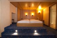 Ein Bett oder Betten in einem Zimmer der Unterkunft AKZENT Hotel Berg's Alte Bauernschänke- Wellness und Wein