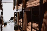 Ein Bett oder Betten in einem Zimmer der Unterkunft Durty Nelly&#39;s Inn