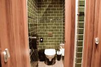 Ein Badezimmer in der Unterkunft Durty Nelly&#39;s Inn