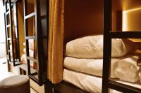 Ein Bett oder Betten in einem Zimmer der Unterkunft Durty Nelly&#39;s Inn