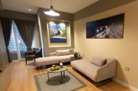 a living room with a couch and a table at Porta Apartament in Vlorë