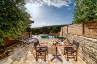 Bazén v ubytovaní Olive Luxury Suites - ADULTS ONLY alebo v jeho blízkosti