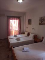 Postel nebo postele na pokoji v ubytování Drosia Hotel