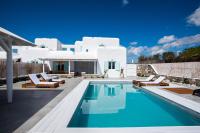 Bazén v ubytovaní TIFFANYS VILLAS alebo v jeho blízkosti