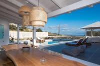 Bazén v ubytovaní TIFFANYS VILLAS alebo v jeho blízkosti