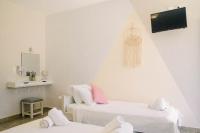 Posteľ alebo postele v izbe v ubytovaní Theodora Rooms