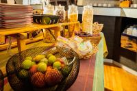 a basket of fruit on a table in a kitchen at Le Grand Tétras in Font-Romeu