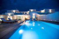 Bazén v ubytovaní TIFFANYS VILLAS alebo v jeho blízkosti