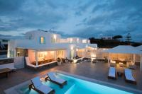 Bazén v ubytovaní TIFFANYS VILLAS alebo v jeho blízkosti