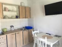 Kuchyň nebo kuchyňský kout v ubytování RIVA Seafront holiday apartments