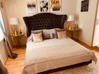 Postel nebo postele na pokoji v ubytování Apartment Luxury Palace No1