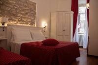 Łóżko lub łóżka w pokoju w obiekcie Hotel Pax