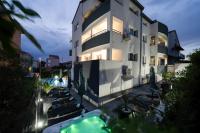 Bazén v ubytovaní Holiday Apartments Amarilis alebo v jeho blízkosti