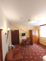 Ein Sitzbereich in der Unterkunft AKZENT Hotel Berg's Alte Bauernschänke- Wellness und Wein